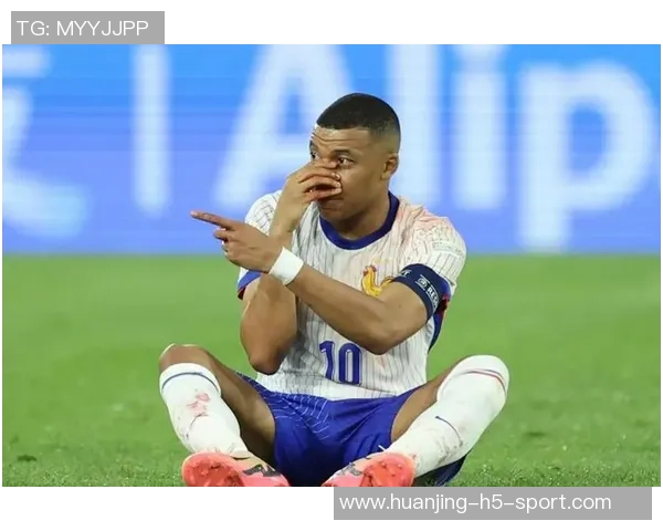 姆巴佩脚踝受伤后仍坚持为国家队出战再度扭伤引发关注 姆巴佩脚踝受伤后仍坚持为国家队出战再度扭伤引发关注